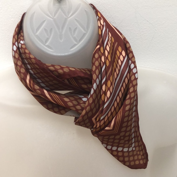 Oscar De La Renta. Street Accessory. 100% Silk. Made In Japan. 25" X 25 - Picture 6 of 16